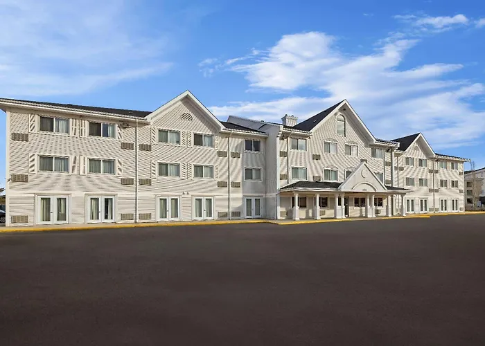 Cheap hotels Travelodge Suites By Wyndham Regina - Eastgate Bay