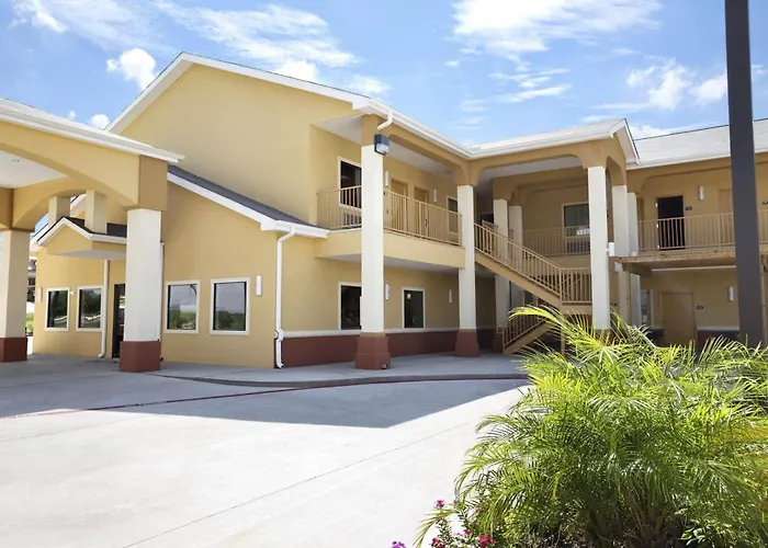 Days Inn & Suites By Wyndham Gonzales Tx