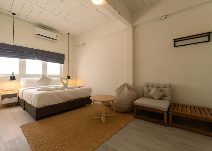  Bodega Bangkok Soi 23 (Adults Only)