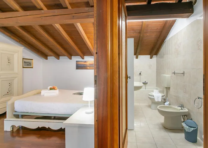 Cedar House Villa in Angera - Garden& BBQ - Happy Rentals