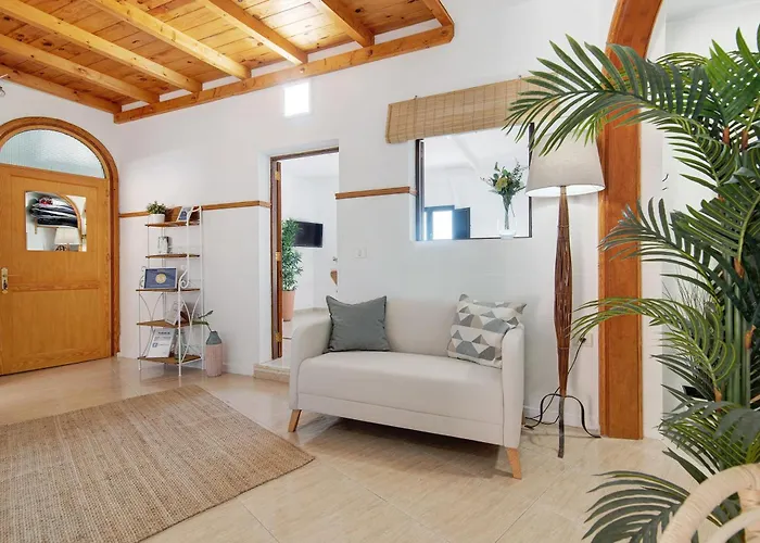  El Altillo House
