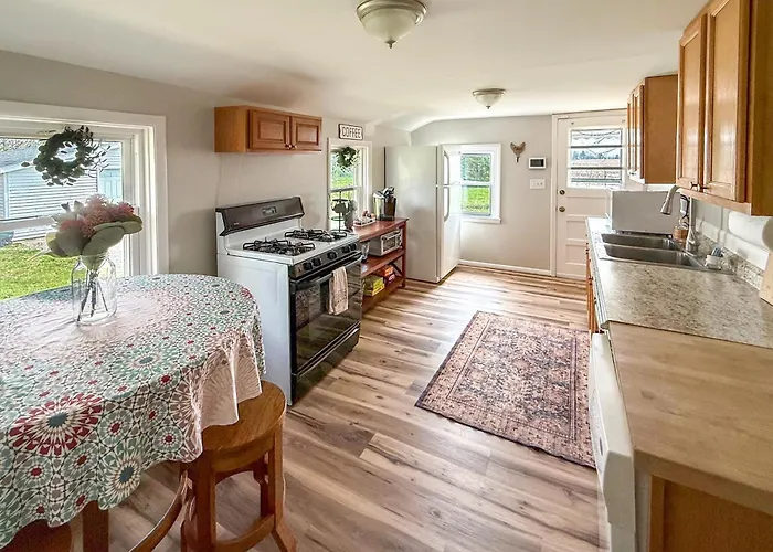 Peaceful Franklin Cottage ~ 1 Mi To Downtown!