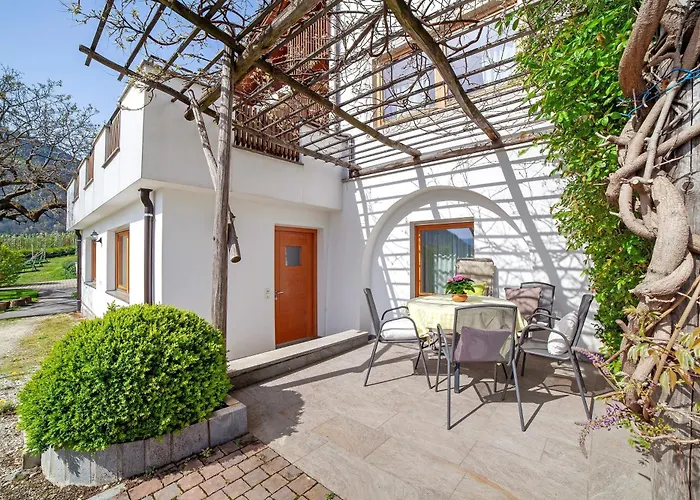 Froehlichhof Wohnung Pergola