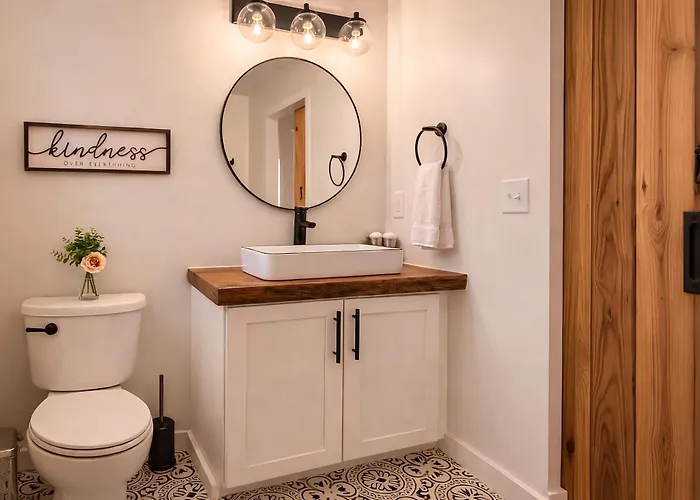 2 Mstr King Suites Lux Kitchen Games Location!