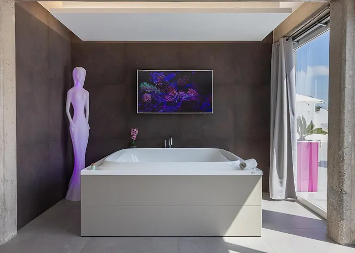 Tropicana Suite - Adults Only