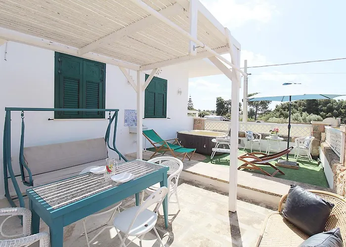 Suite Maria con Vasca Idro e vista mare by Apulia Home