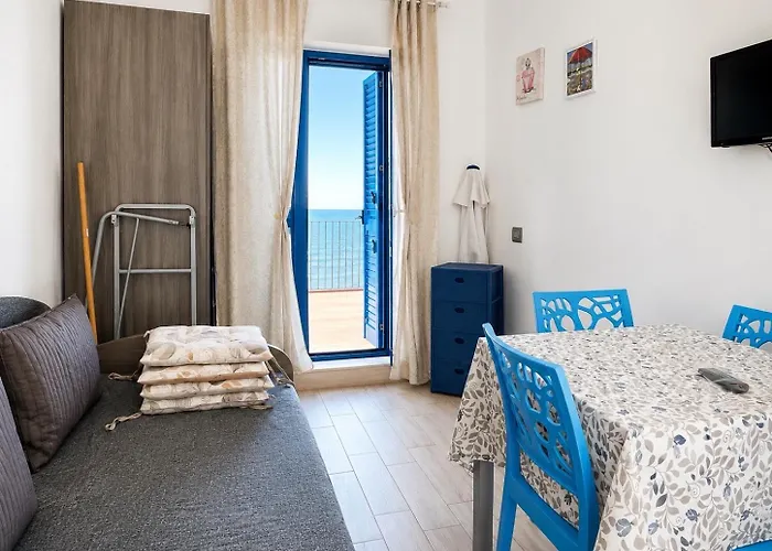 La Margherita Fronte Mare con Terrazzo Privato sul Mare