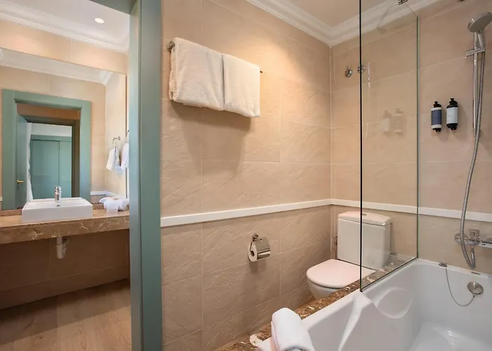 Hotel Montjoi by Brava Hoteles