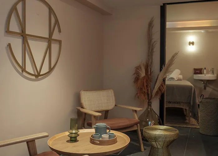 In Luxury hotels Seven Paris