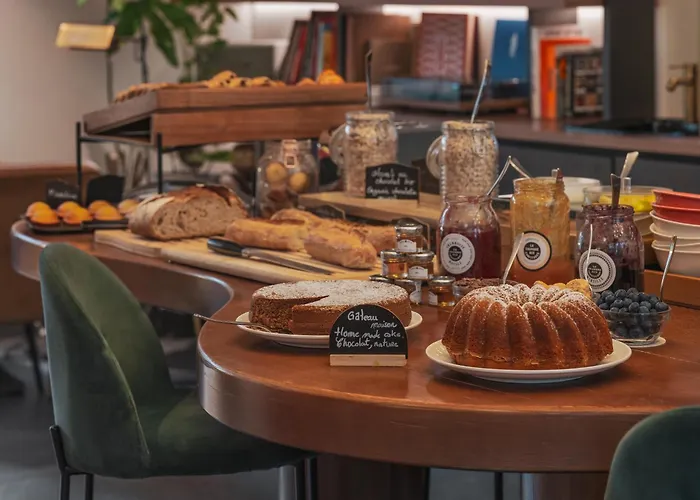 In Luxury hotels Seven Paris