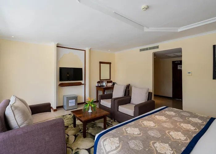 PrideInn Paradise Beach Resort&Spa