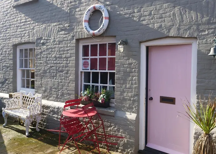 The Old Crab Shop. Perfect Location & Sea Views.