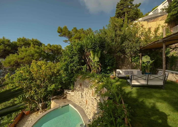 Cisterna Capri, Private Beach Front Property With Pool