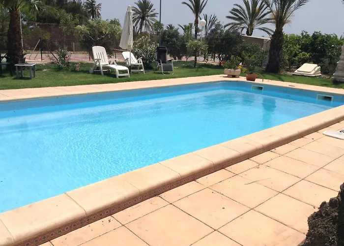 Spacious Villa With Pool Near The Beach In Alicante