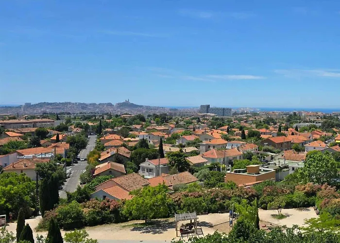 Auberge De Jeunesse Hi Marseille Bois-Luzy