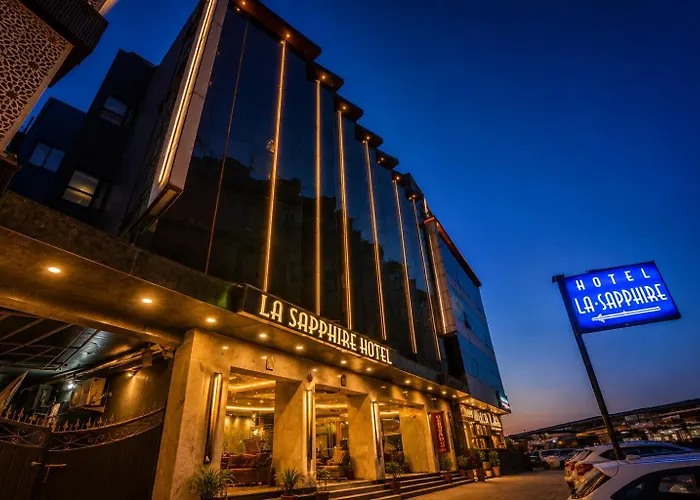 Airport La Sapphire Hotel & Restaurant