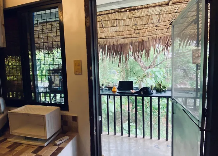 Duck & Drift - A Sleeper Hostel - Just 1,7Km From Airport