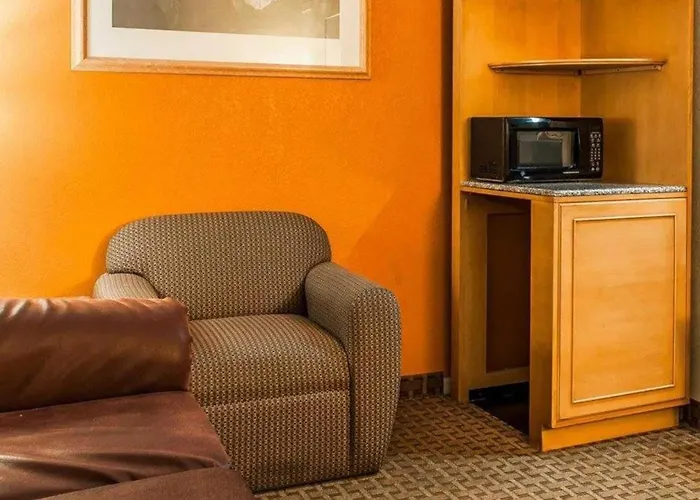 Quality Inn & Suites Shelbyville I-74