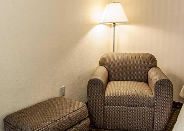 Quality Inn & Suites Shelbyville I-74