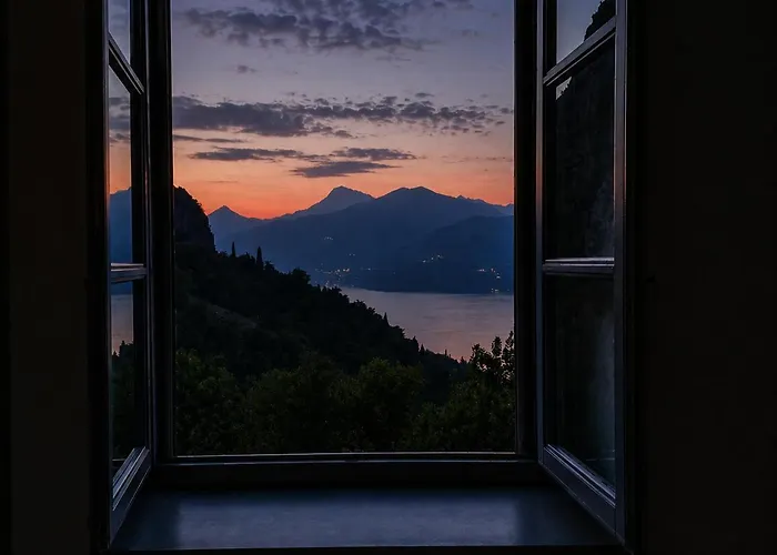 Chalet Como Lake - Nature Retreat, Foot Access Only