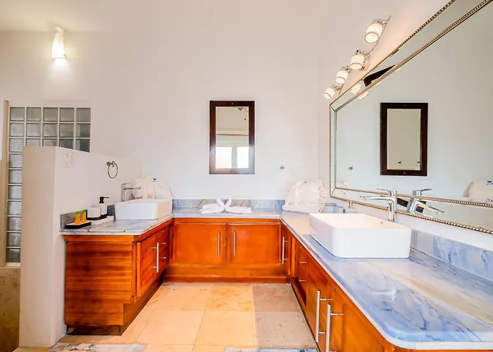 The Fox Villa - Waterfront, 2 Private Pools, Own Boat With Captain, Free Shuttle