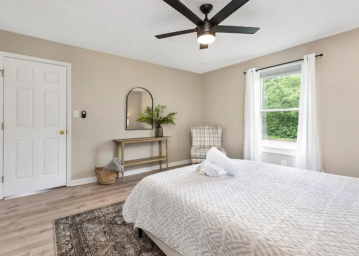 Charming Belmont Bungalow - 5 Min Walk To Downtown