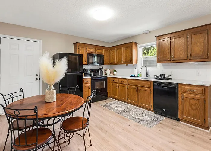 Charming Belmont Bungalow - 5 Min Walk To Downtown