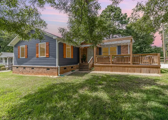 Relaxing Belmont Escape, 4Br, Pet Friendly