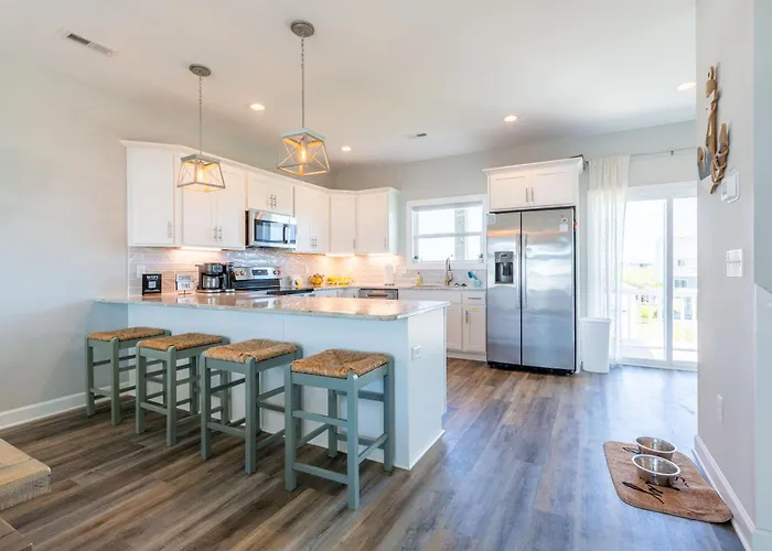 Walk To Beach 4 Bedroom With Hot Tub And Elevator