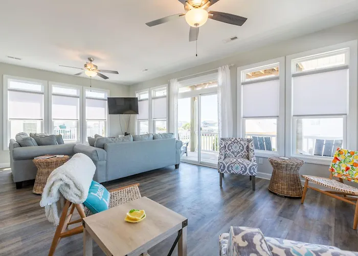 Walk To Beach 4 Bedroom With Hot Tub And Elevator