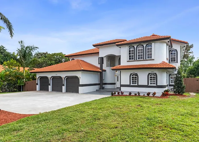 Glam Manor Exclusive Mansion W Spa, Waterslide