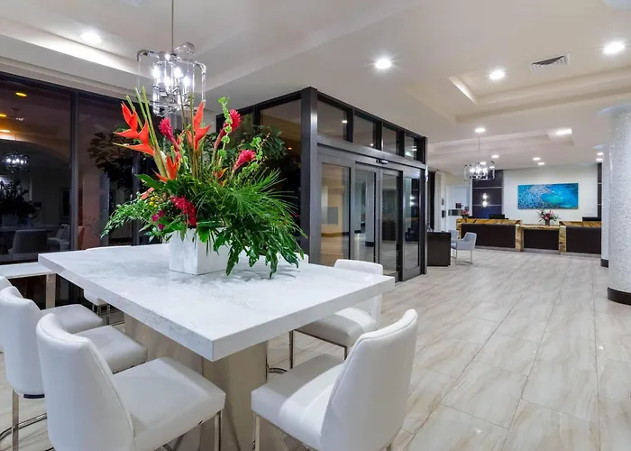 Hotels with pool Wyndham Deerfield Beach
