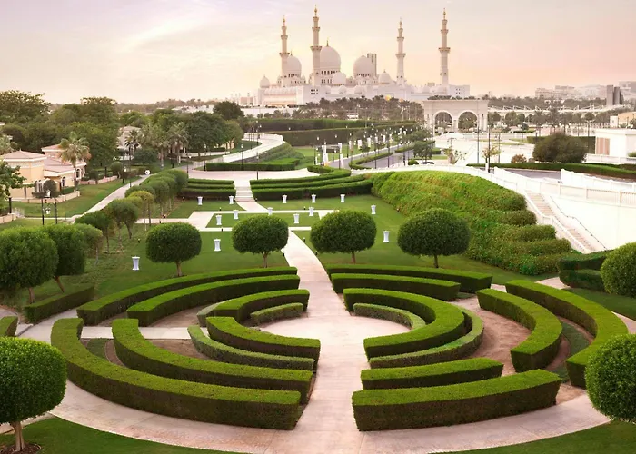 The Ritz-Carlton Abu Dhabi, Grand Canal