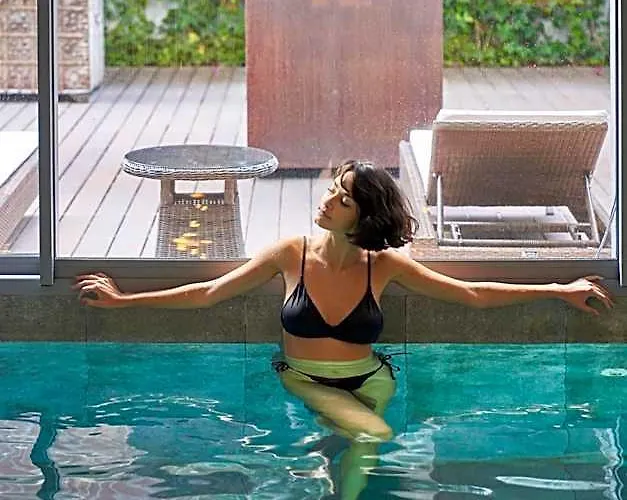 Hot Tub in Room Portobay Liberdade