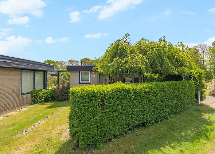 Bungalow in Sint Maartenszee near Sandy Beach