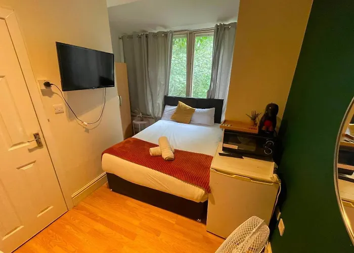  Holland Road Stays