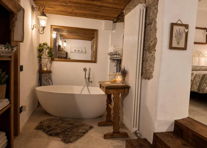 La SUITE delle Scuderie, con Vasca Freestanding, PetFiendly con Area Cani