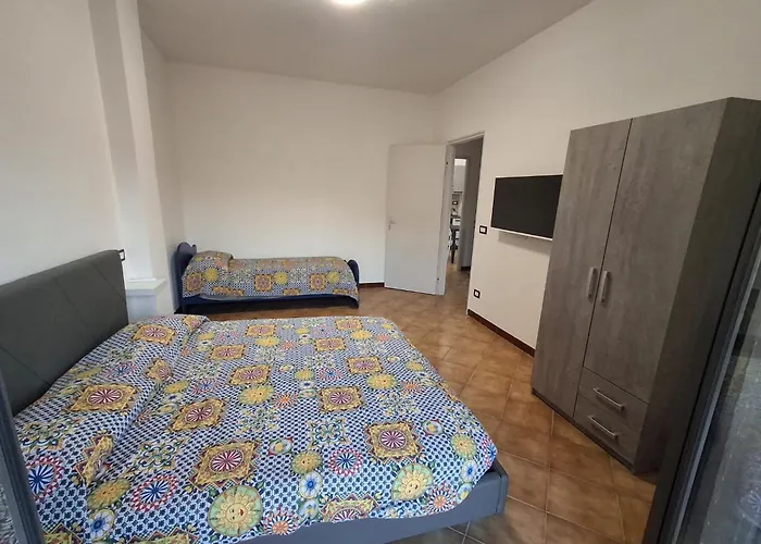 Pomelia Holiday House