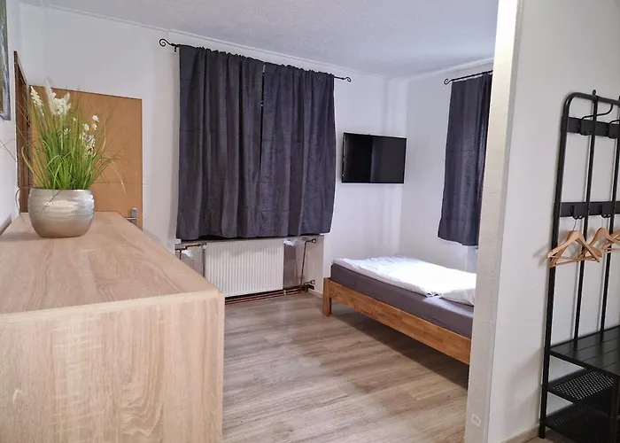 Fewo 3, 4 Schlafzimmer, 3 x Bad Dusche, große Küche, Aufenthaltsraum