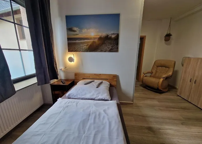 Fewo 3, 4 Schlafzimmer, 3 x Bad Dusche, große Küche, Aufenthaltsraum