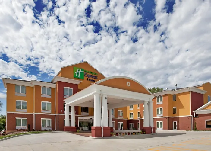 Holiday Inn Express & Suites Kansas City Sports Complex By Ihg