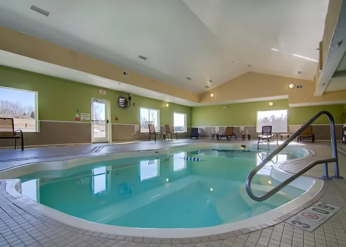 Holiday Inn Express & Suites Kansas City Sports Complex By Ihg
