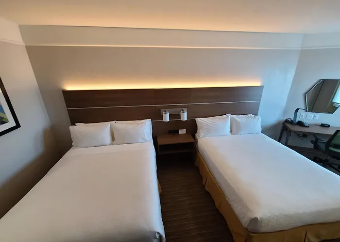 Romantic hotels Holiday Inn Express & Suites Galveston West-Seawall