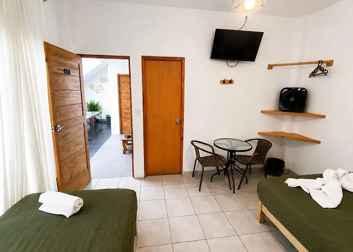 Ravenala Paracas Hostel & Apartment