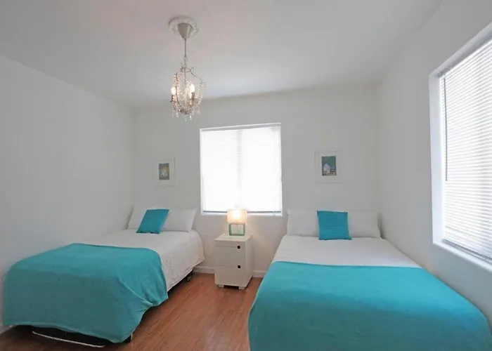 Bikini Hostel, Cafe & Beer Garden (Adults Only)
