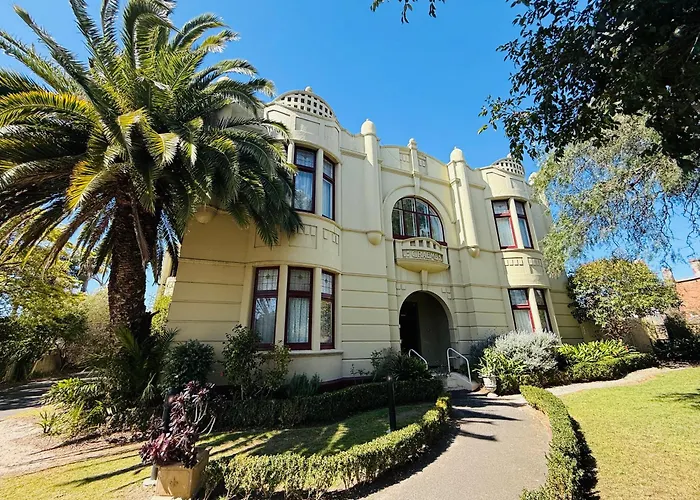 Toorak Manor Free Parking