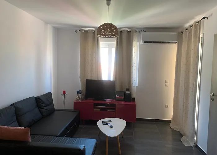 Bright Top Floor Apartment!