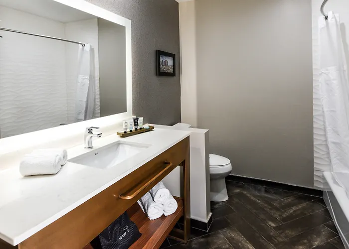 Hollywood Inn Suites