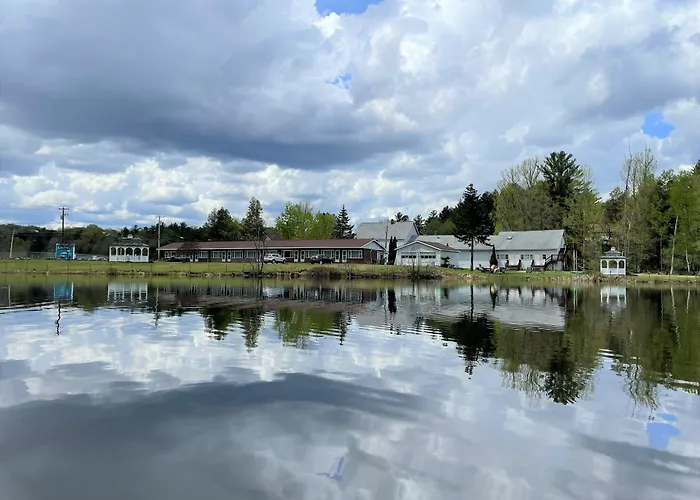 Motels Sara Placid Inn & Suites