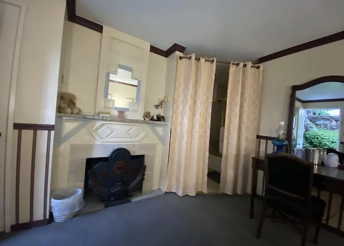 Gunn House Hotel